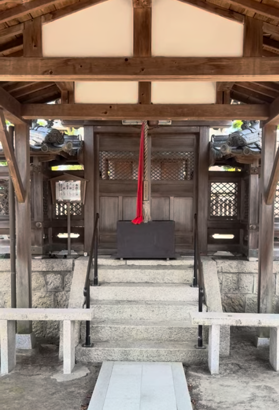 境内をゆっくり歩き、本殿で娘とそれぞれお願いごとをしました。