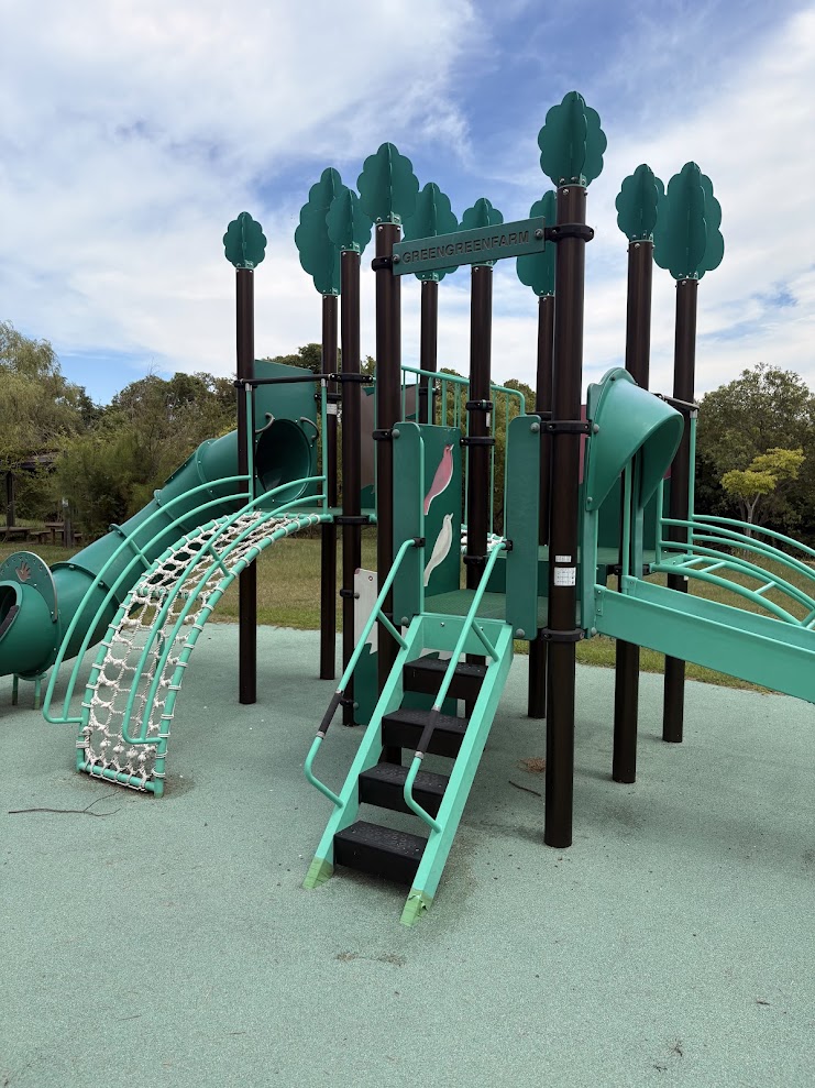 守山市みさき自然公園に設置されている子ども向け複合遊具