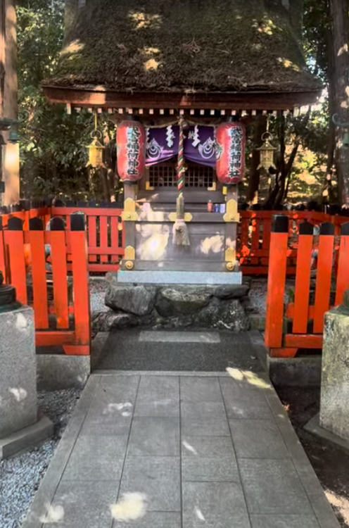 建部大社境内にある武富稲荷神社の社殿