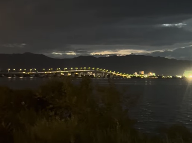 滋賀県守山市の湖岸から見た夜の琵琶湖とライトアップされた琵琶湖大橋